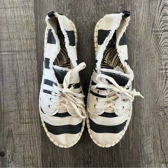 DV Close Toed Black Cream Striped Espadrilles w Platform and Laces Size 8 - Picture 8 of 9